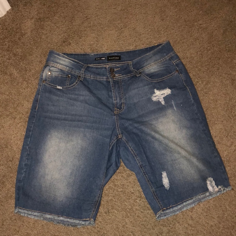 Shorts - Picture 2 of 4